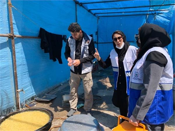 1402-حضور بانوان کارشناس آزمایشگاه مرکزی آبفا خوزستان در مرز شلمچه جهت پایش آب آشامیدنی زوار اربعین