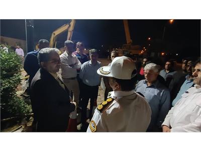 عملیات اجرایی اتصال خروجی شبکه فاضلاب منطقه کیانپارس اهواز واقع در خیابان میهن به خط اصلی فاضلاب