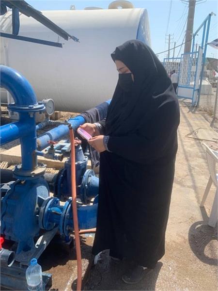 1402-حضور بانوان کارشناس آزمایشگاه مرکزی آبفا خوزستان در مرز شلمچه جهت پایش آب آشامیدنی زوار اربعین