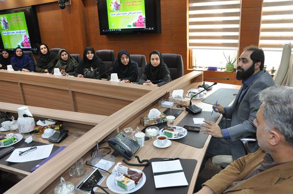 نشست بانوان همکار