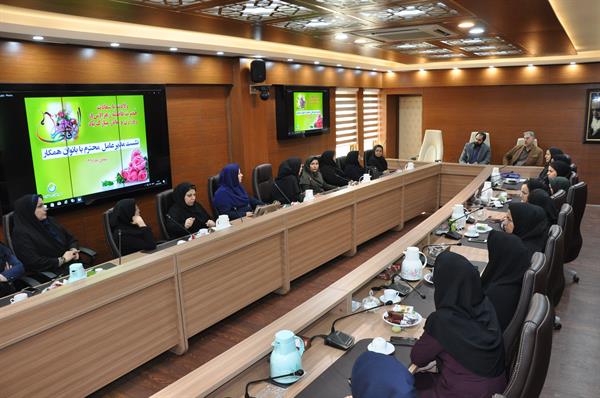 نشست بانوان همکار